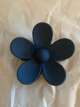 Load image into Gallery viewer, Daisy Clips
