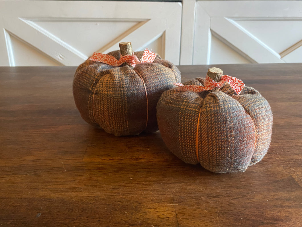 Brown Plaid Pumpkins